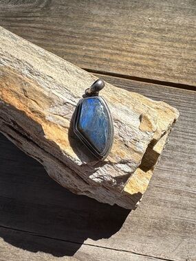 Sterling Silver Pendant with Labradorite